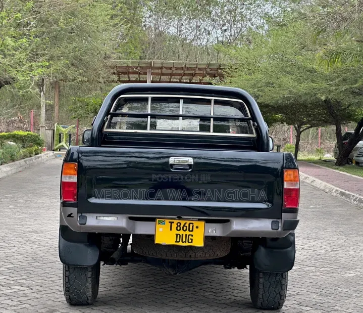 Toyota Hilux 1990 Black