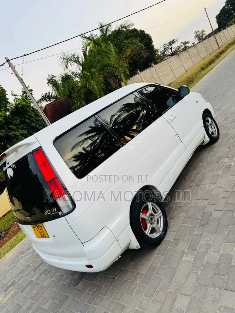 Toyota Noah 2001 White