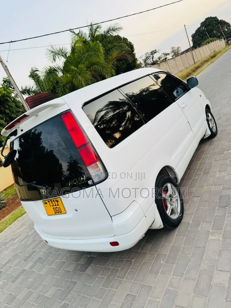 Toyota Noah 2001 White