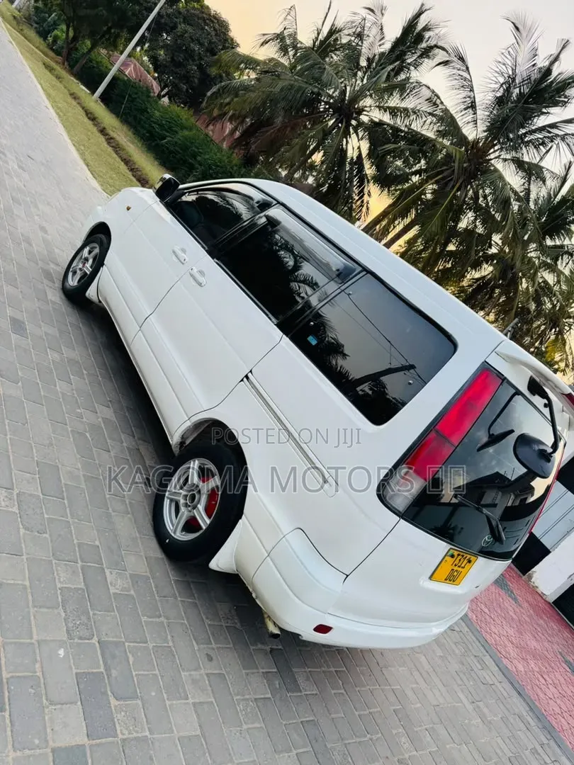 Toyota Noah 2001 White