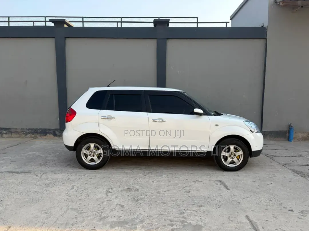 Mazda Verisa 2007 White