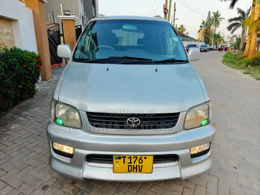 Toyota Noah 2001 Silver
