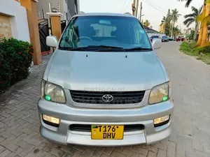 Toyota Noah 2001 Silver