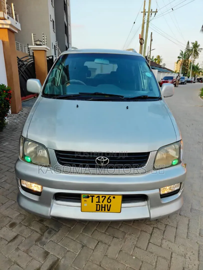 Toyota Noah 2001 Silver