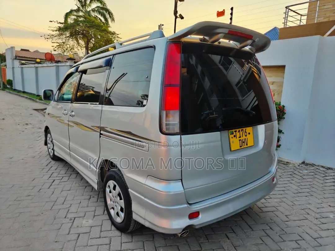 Toyota Noah 2001 Silver