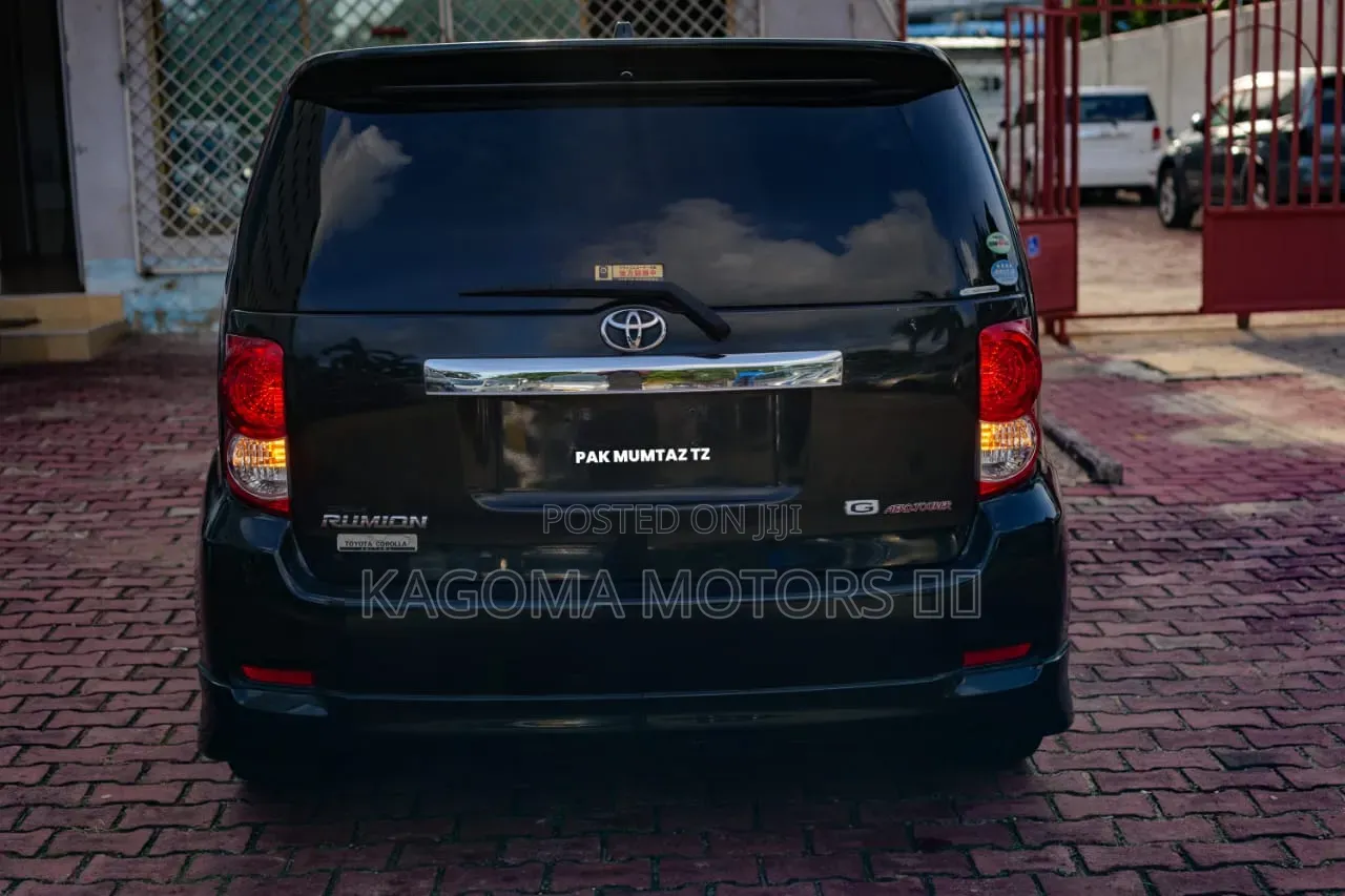 Toyota Corolla Rumion 2010 Black