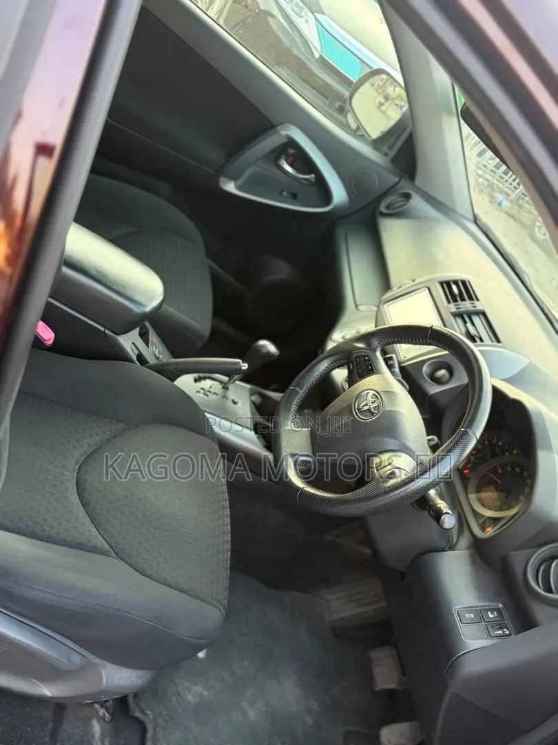 Toyota Vanguard 2010 Maroon
