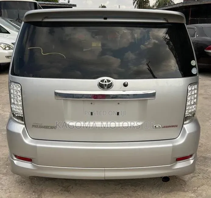 Toyota Corolla Rumion 2009 Silver