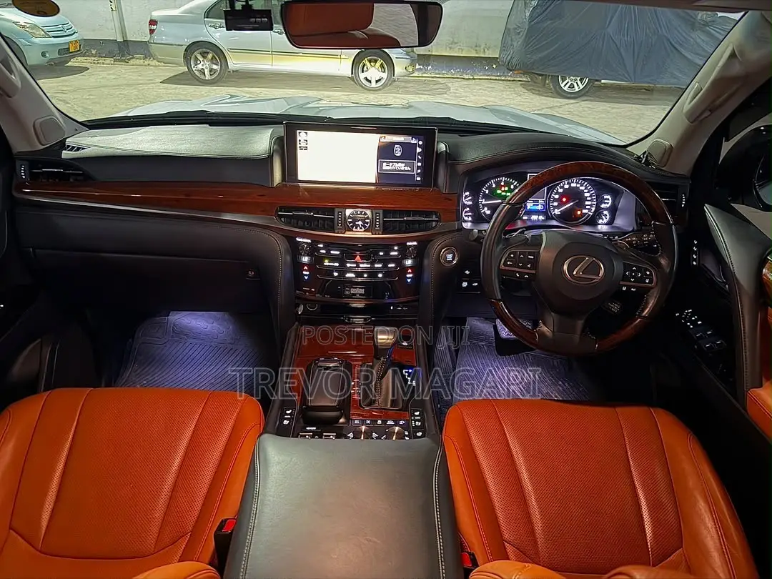 Lexus LX 2017 White