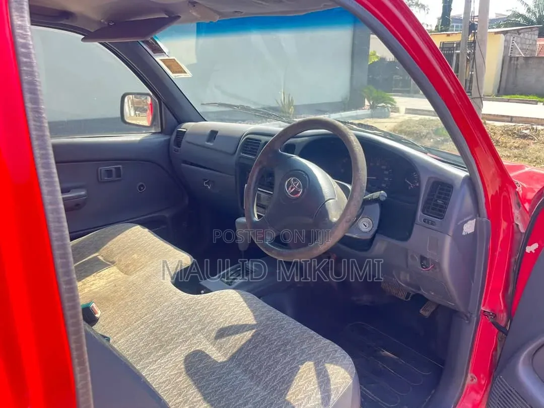 Toyota Hilux 2002 Red
