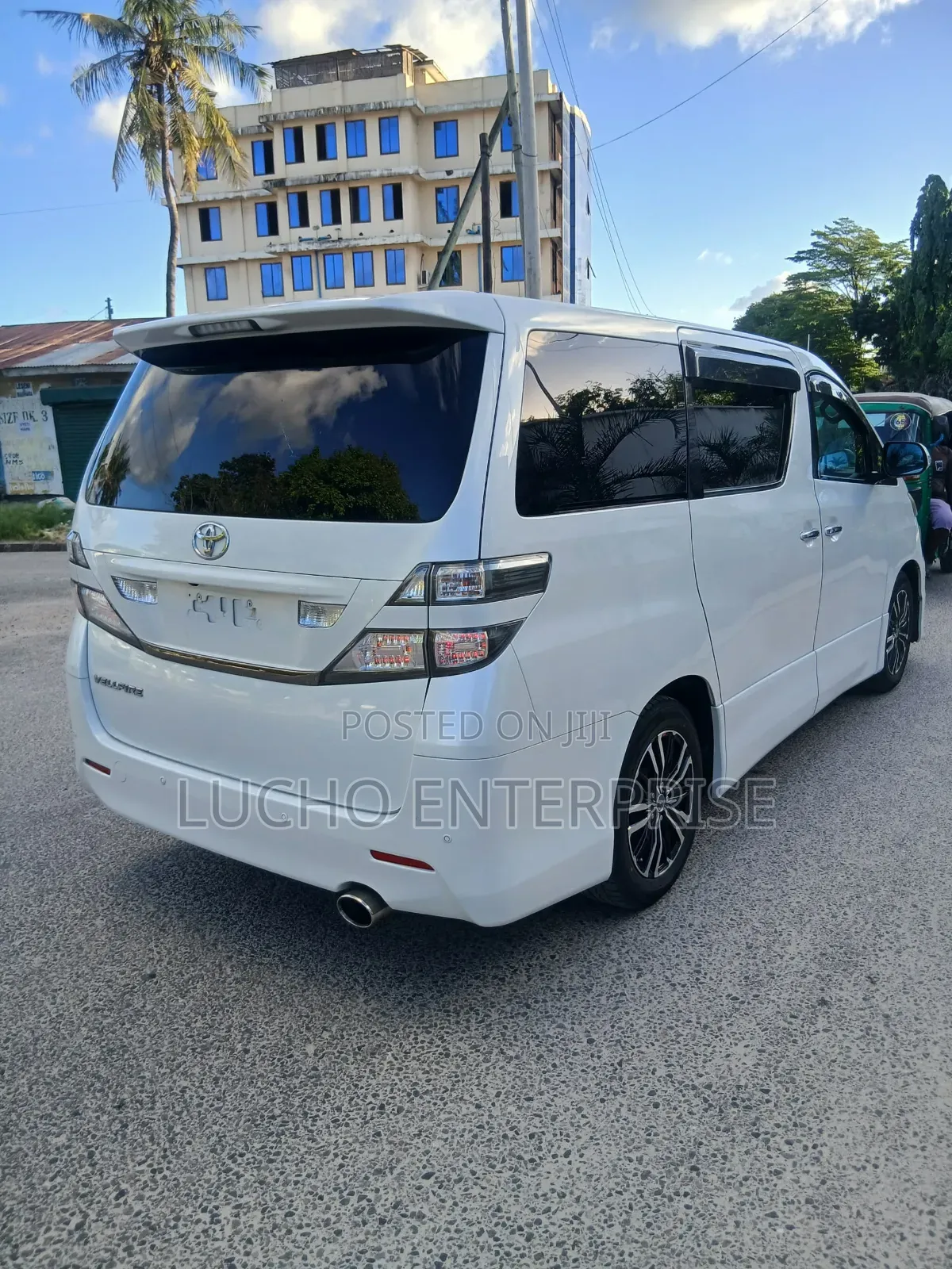 Toyota Vellfire 2010 White
