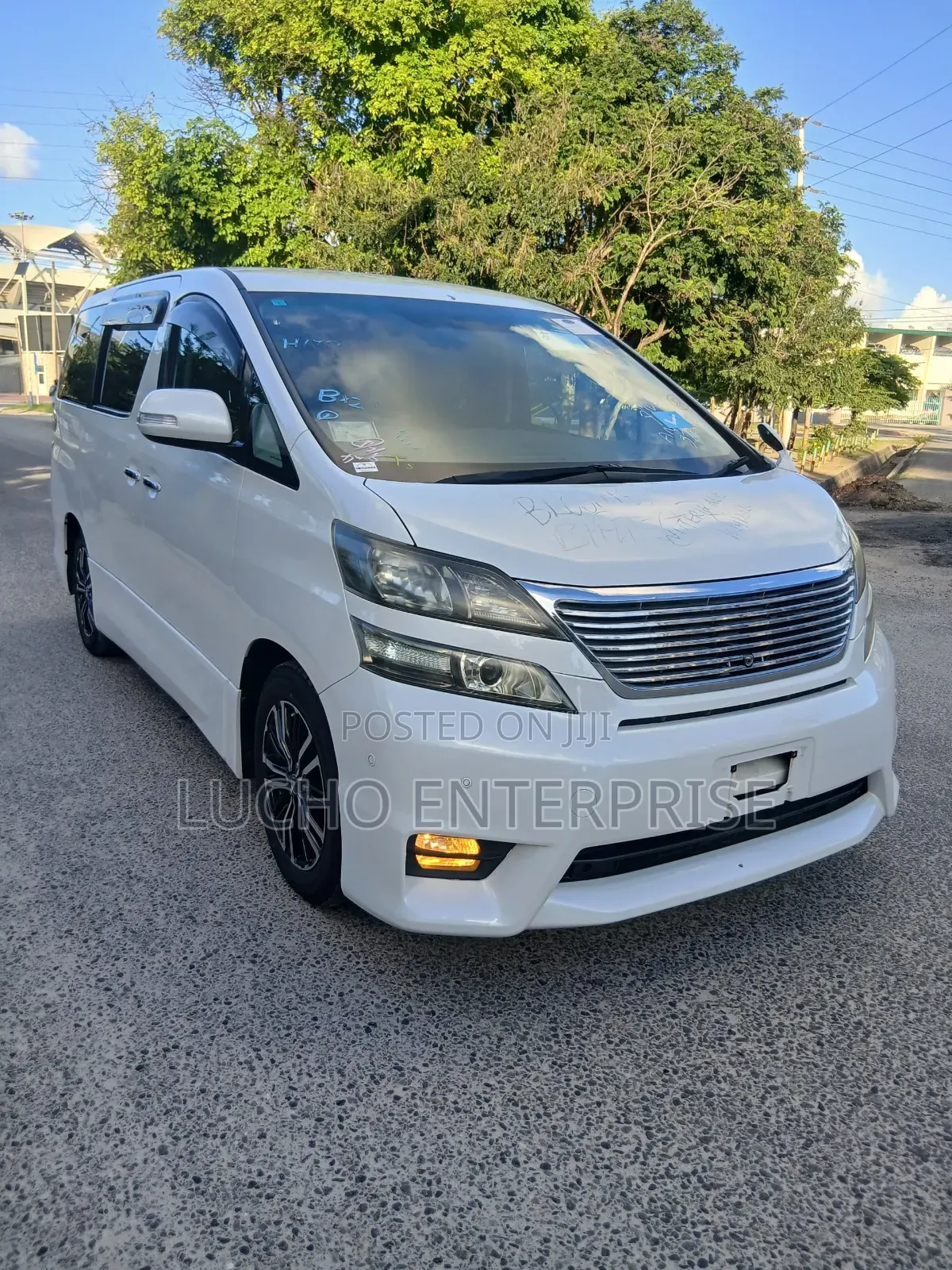 Toyota Vellfire 2010 White