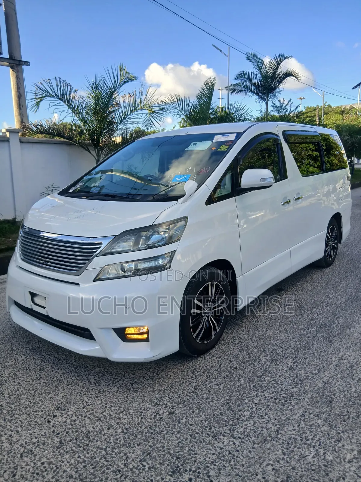 Toyota Vellfire 2010 White