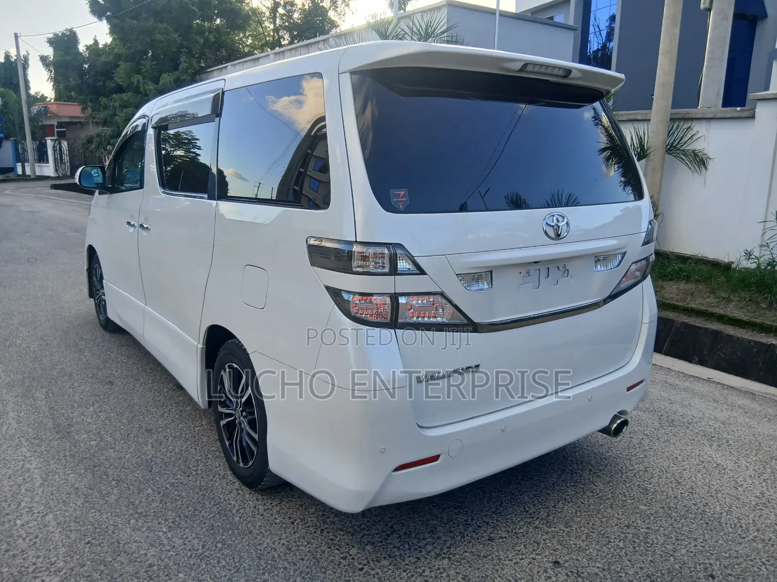 Toyota Vellfire 2010 White