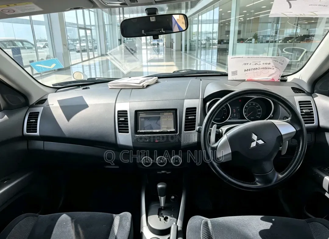 Mitsubishi Outlander 2010 White