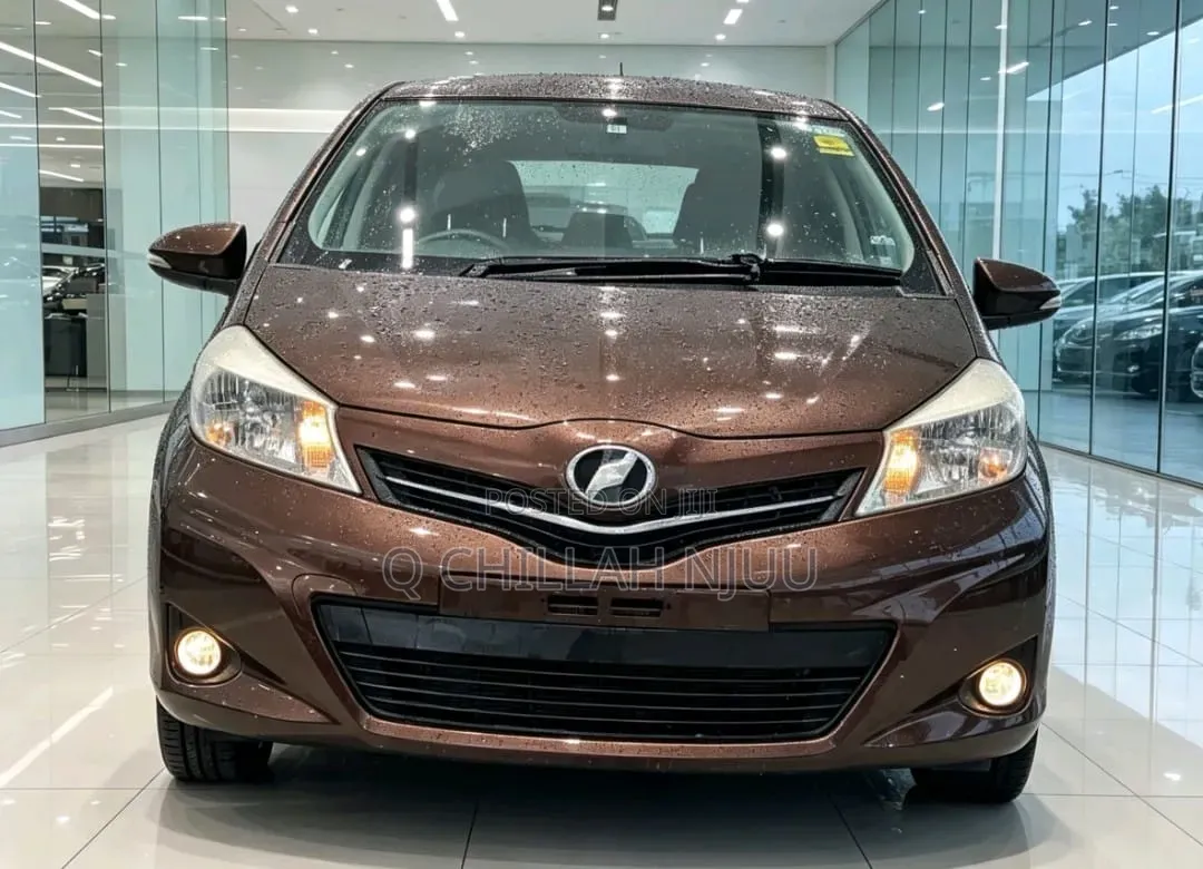 Toyota Vitz 2012 Ivory