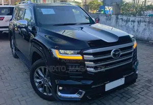 Toyota Land Cruiser LC300 2023 Black