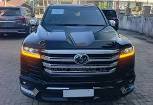 Toyota Land Cruiser LC300 2023 Black