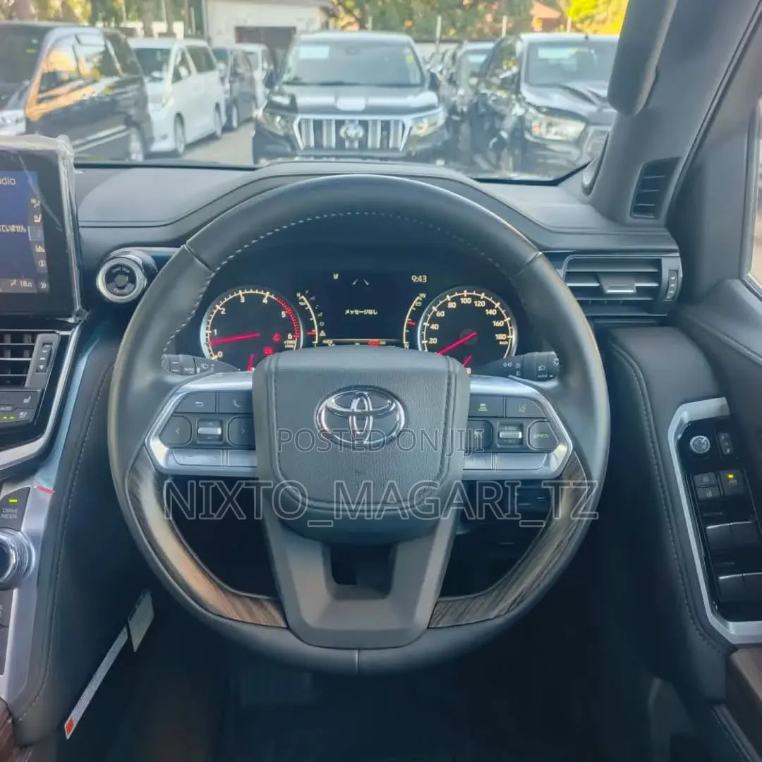 Toyota Land Cruiser LC300 2023 Black