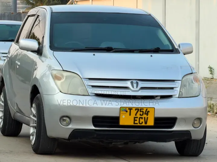 Toyota IST 2005 Silver