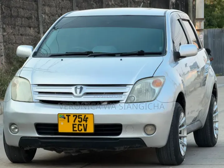 Toyota IST 2005 Silver