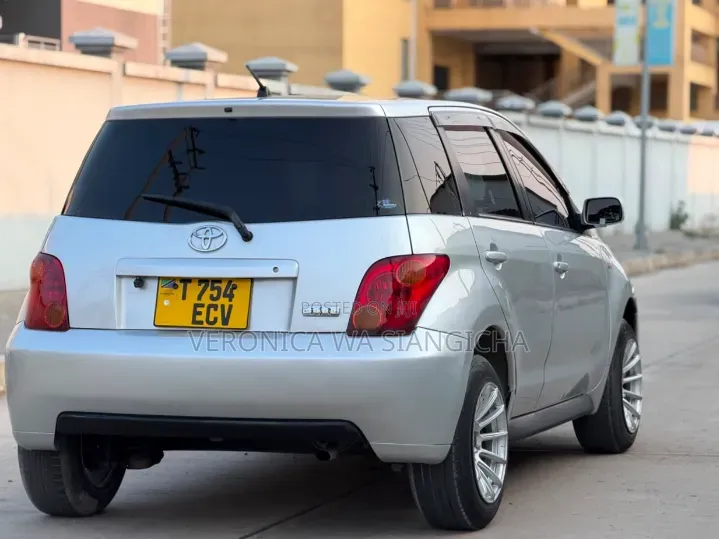 Toyota IST 2005 Silver
