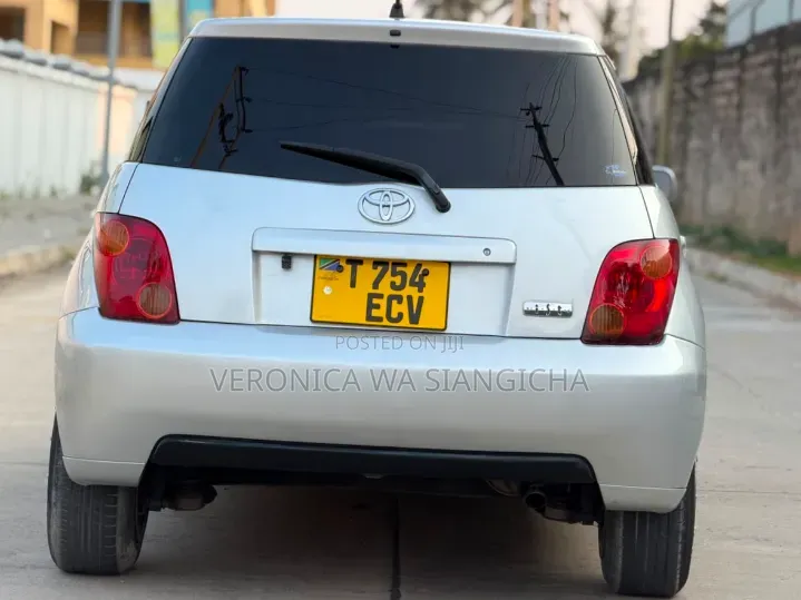 Toyota IST 2005 Silver