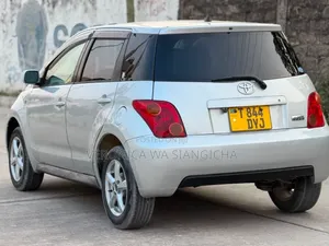 Toyota IST 2004 Silver