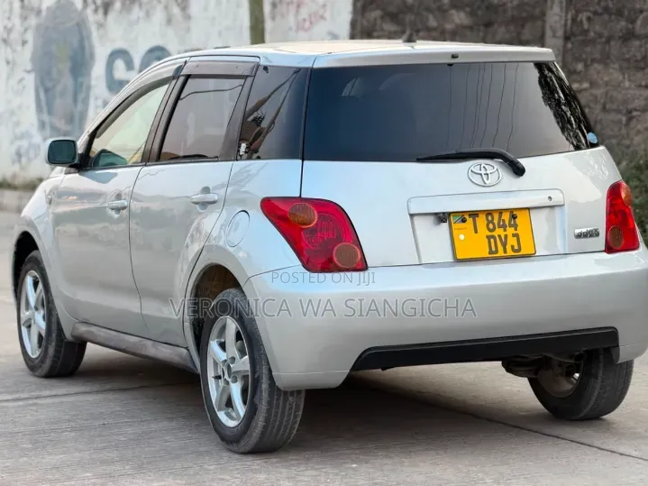 Toyota IST 2004 Silver
