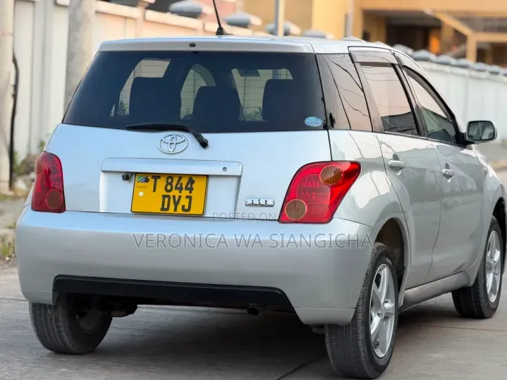 Toyota IST 2004 Silver