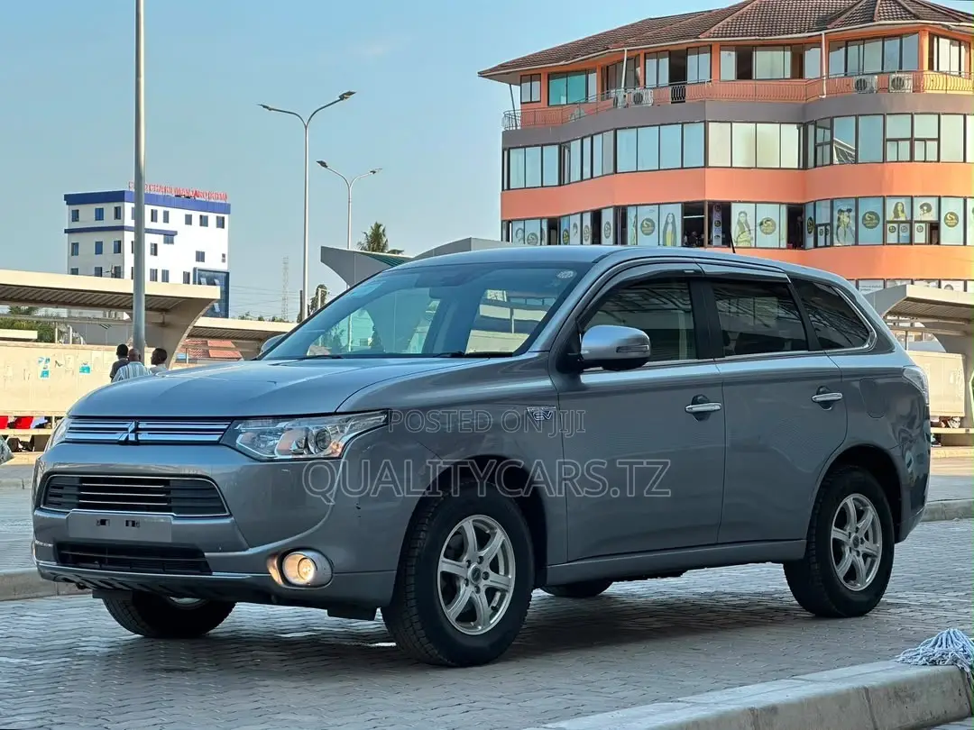 Mitsubishi Outlander 2013 Silver