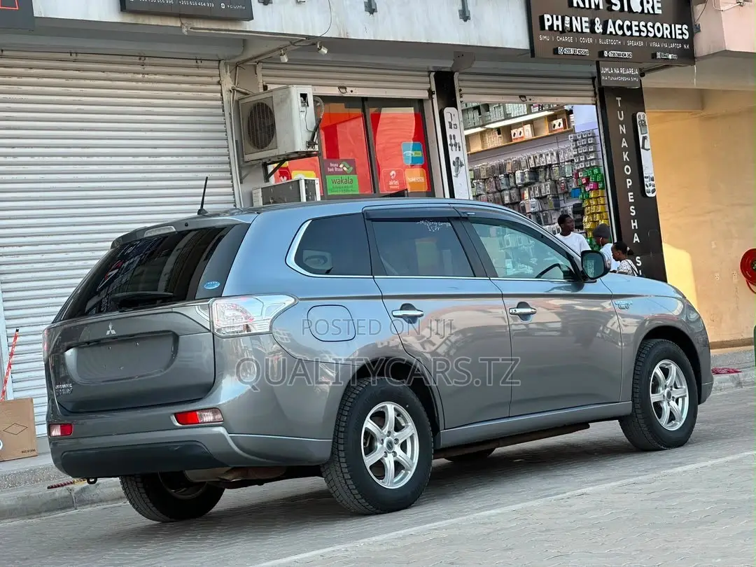 Mitsubishi Outlander 2013 Silver
