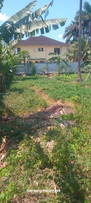 Kiwanja Kinauzwa Mabwepande.