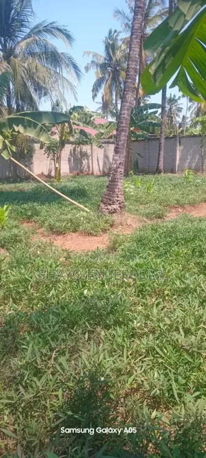 Kiwanja Kinauzwa Mabwepande.