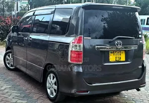 Toyota Noah 2008 Gray