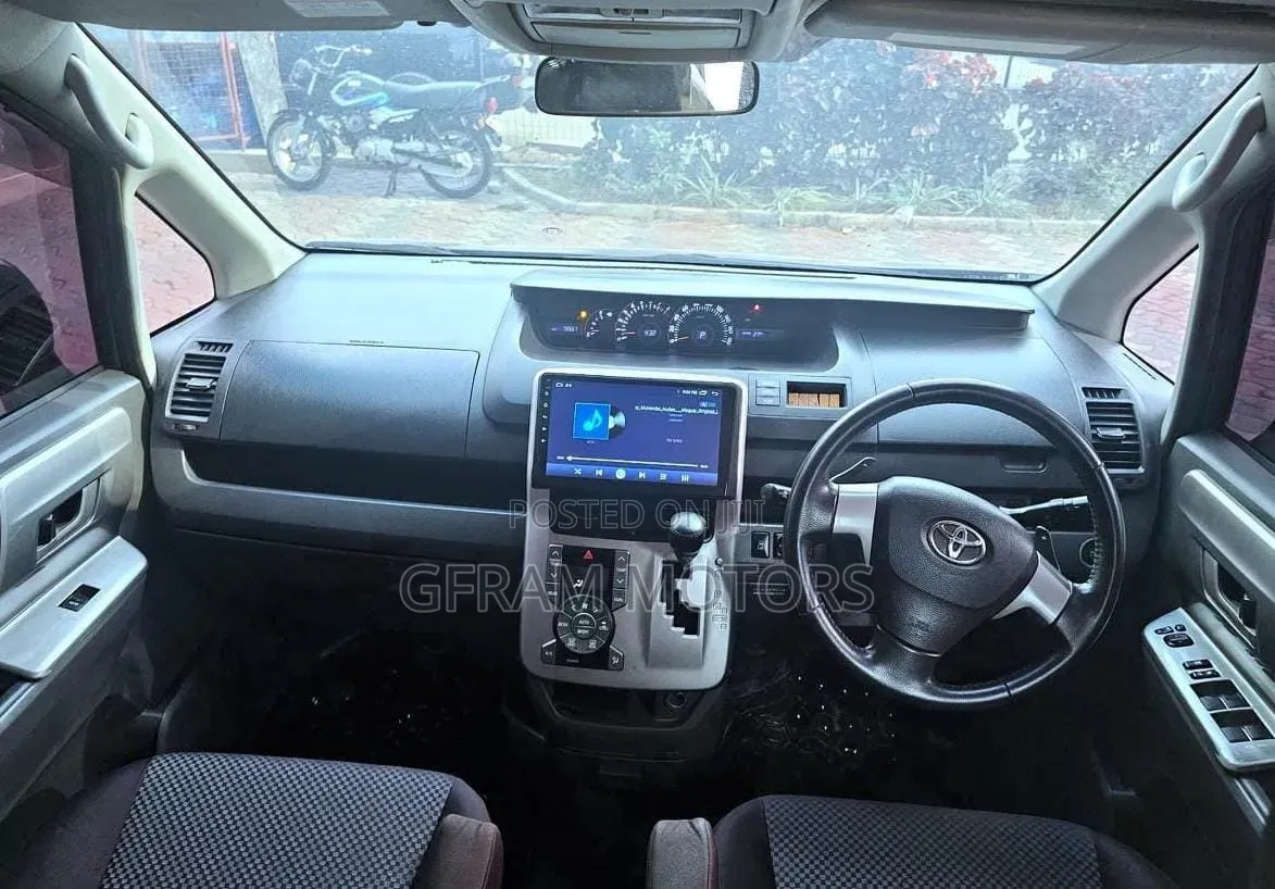 Toyota Noah 2008 Gray