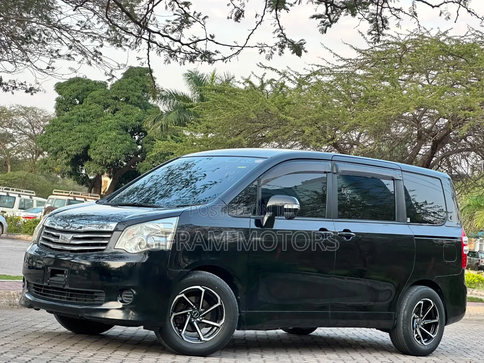 Toyota Noah 2011 Black