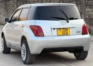 Toyota IST 2003 Silver