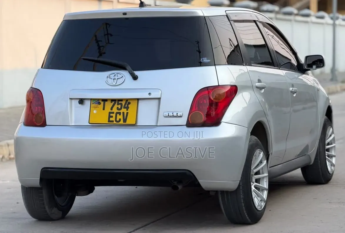 Toyota IST 2003 Silver