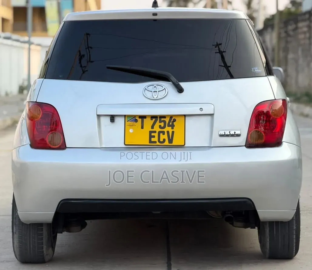 Toyota IST 2003 Silver