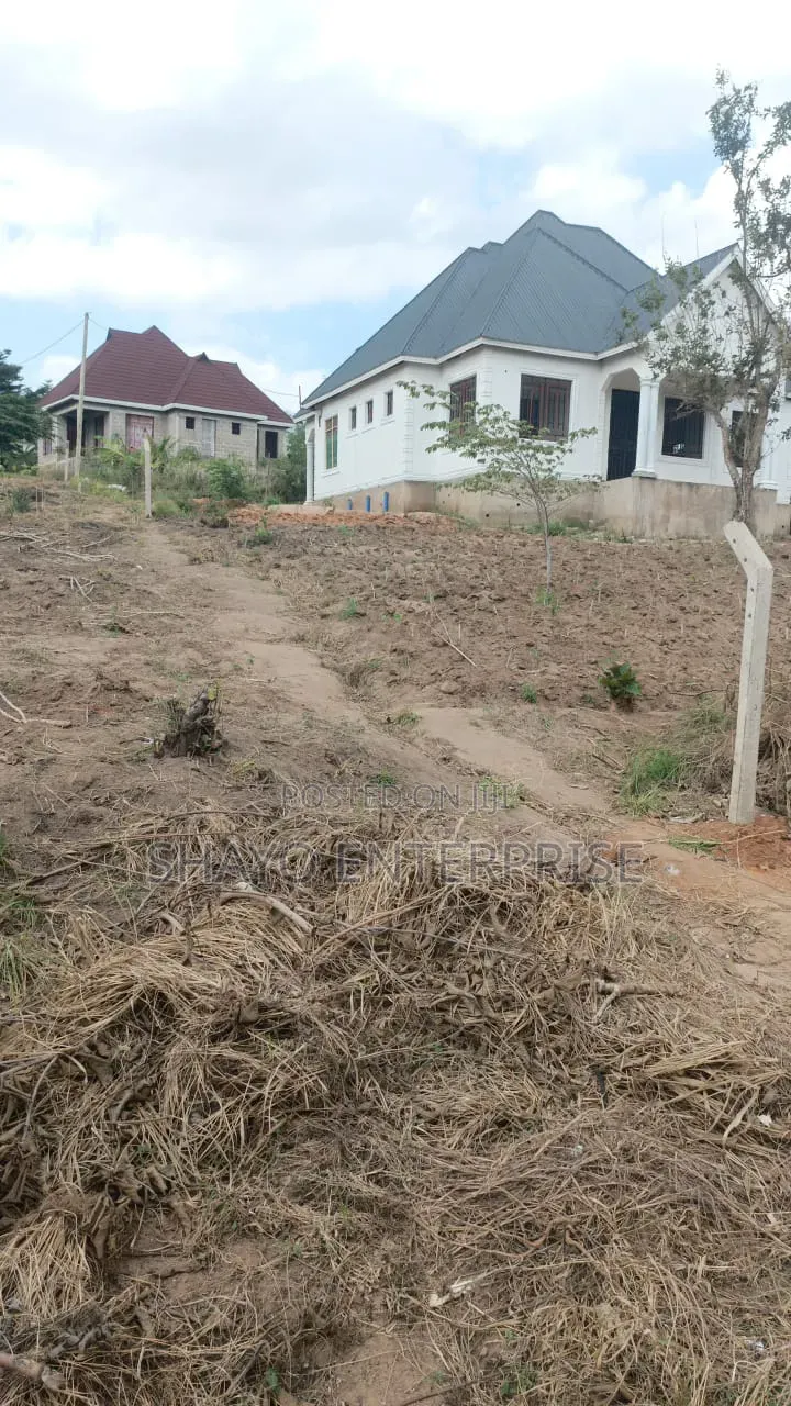 Kiwanja Kinauzwa SQM 1600