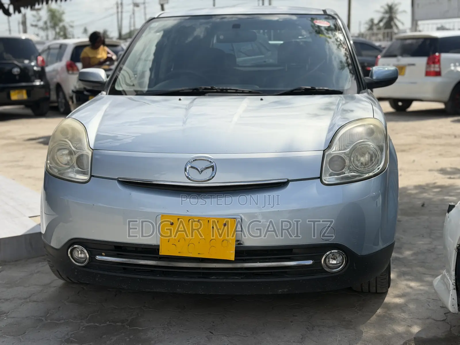 Mazda Verisa 2010 Gold