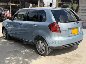 Mazda Verisa 2010 Gold