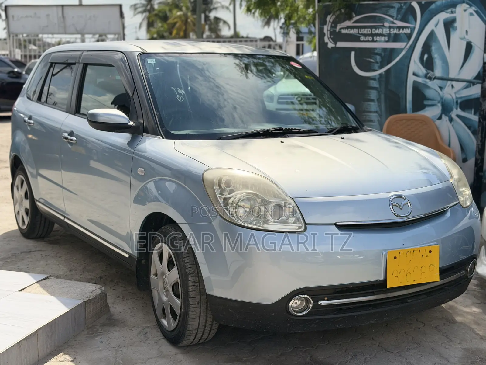 Mazda Verisa 2010 Gold