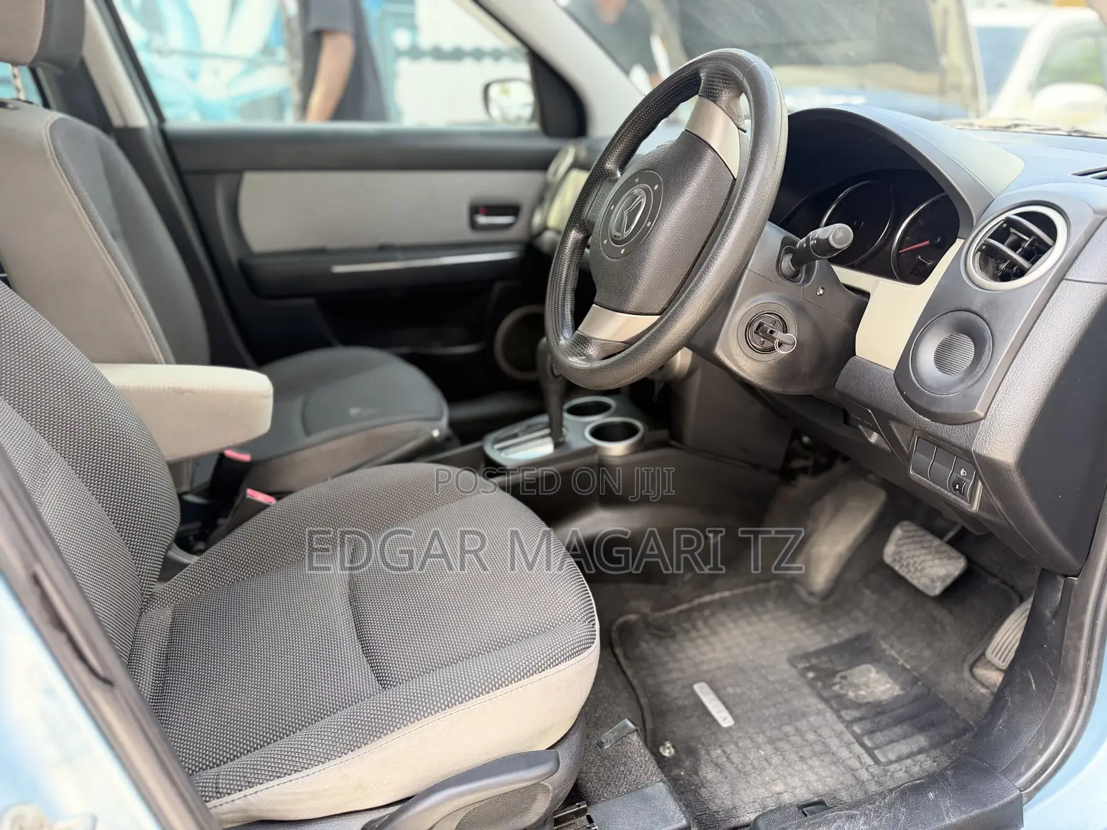 Mazda Verisa 2010 Gold