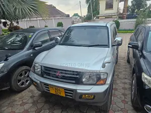 Mitsubishi Pajero 2004 Silver