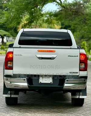 Toyota Hilux 2022 White