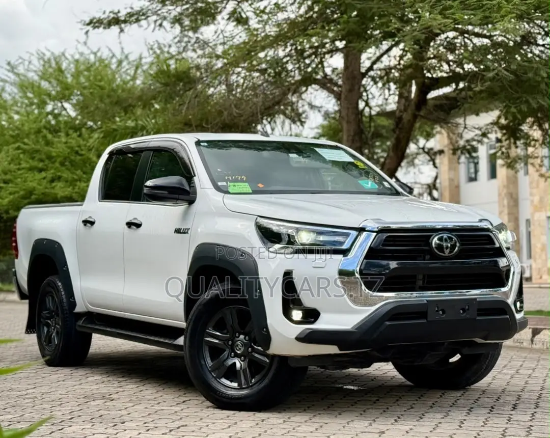 Toyota Hilux 2022 White