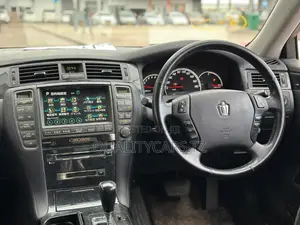 Toyota Crown 2006 White