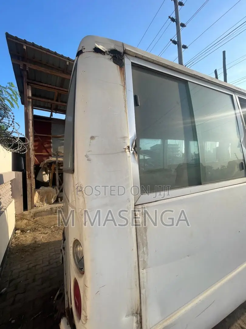 Mitsubishi Fuso Rosa 2007 White